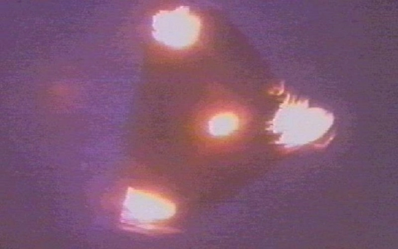 The Phoenix Lights: A Massive UFO Sighting in 1997 The Phoenix Lights: A Massive UFO Sighting in 1997