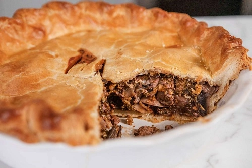 aussie-meatless-pie-FT-RECIPE0821-5f09bc92396f40fc8c6b20ac2bc6004a